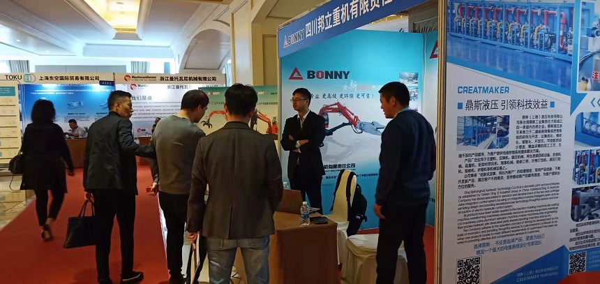 報廢汽車拆解機現(xiàn)場交流.jpg 報廢汽車拆解機現(xiàn)場交流.jpg