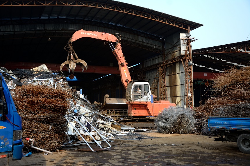 抓料機(jī).jpg 抓料機(jī).jpg