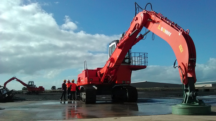 電吸盤抓鋼機.jpg 電吸盤抓鋼機.jpg