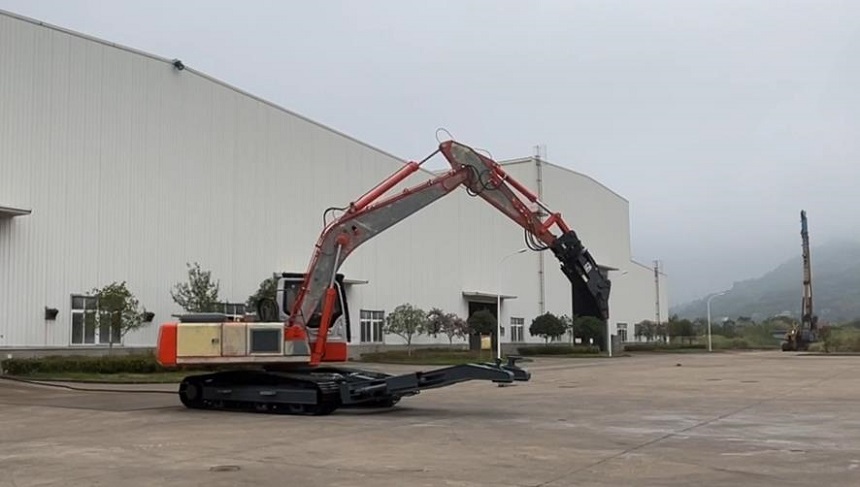 報(bào)廢汽車拆解機(jī).jpg 報(bào)廢汽車拆解機(jī).jpg