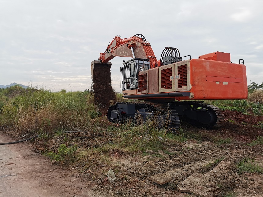 挖掘機(jī).jpg 挖掘機(jī).jpg