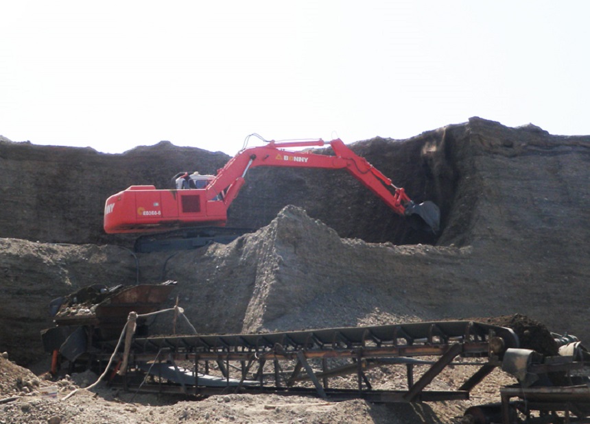 小型電動挖掘機.jpg 小型電動挖掘機.jpg