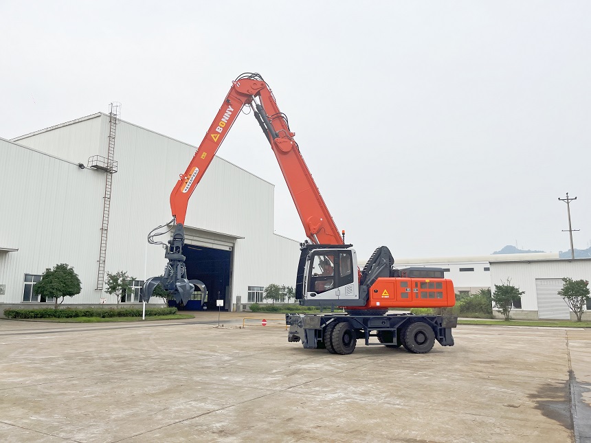 抓鋼機(jī).jpg 抓鋼機(jī).jpg