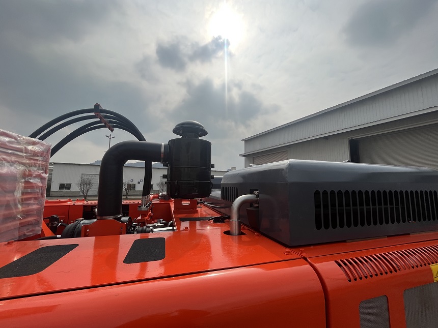 雙動(dòng)力抓鋼機(jī)結(jié)構(gòu)細(xì)節(jié)圖.jpg 雙動(dòng)力抓鋼機(jī)結(jié)構(gòu)細(xì)節(jié)圖.jpg