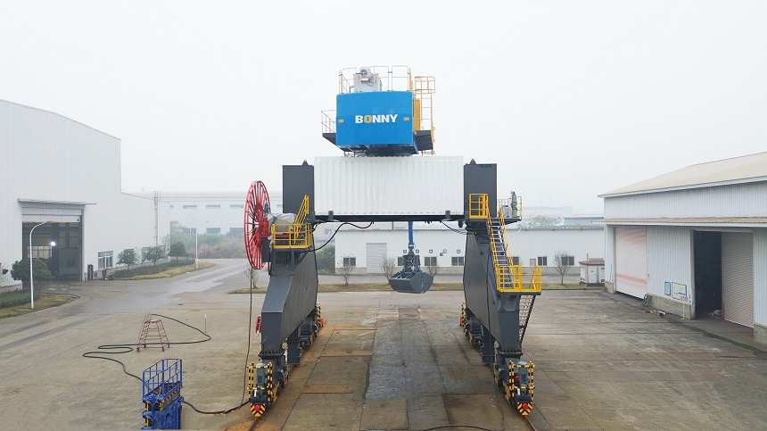 抓料機.jpg 抓料機.jpg