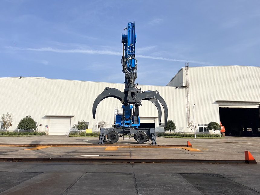 抓料機.jpg 抓料機.jpg