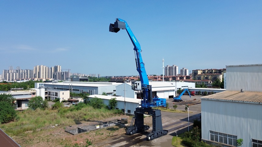 抓料機.jpg 抓料機.jpg