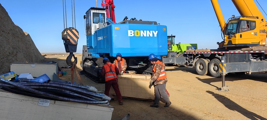 電動(dòng)挖掘機(jī).jpg 電動(dòng)挖掘機(jī).jpg